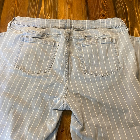 Torrid women’s pants size 12 R used great condition. Comfortable fit. - Picture 12 of 16